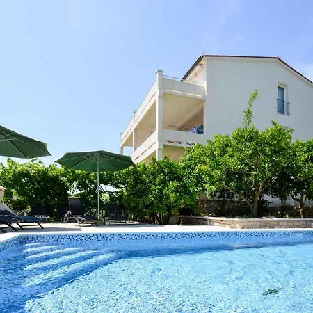 Apartment Karolina III 11098 * Pula