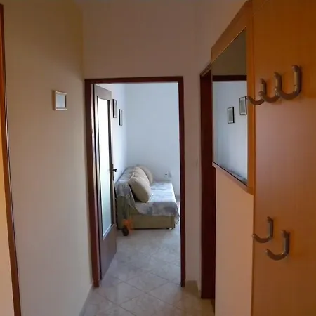 Apartment Karolina III 11098 *