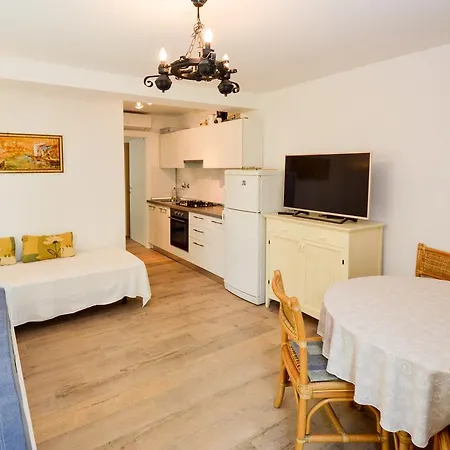 Apartment Karolina III 11098 *