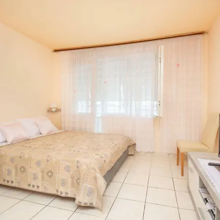 Karolina Iii 11098 Apartment
